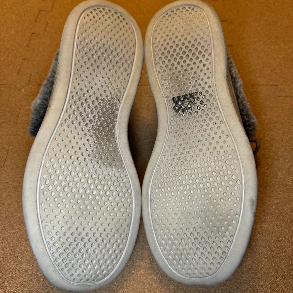 BOBS Skechers Skipper Hang Glider Women 8.5 Gray Faux Fur Loafers 113446